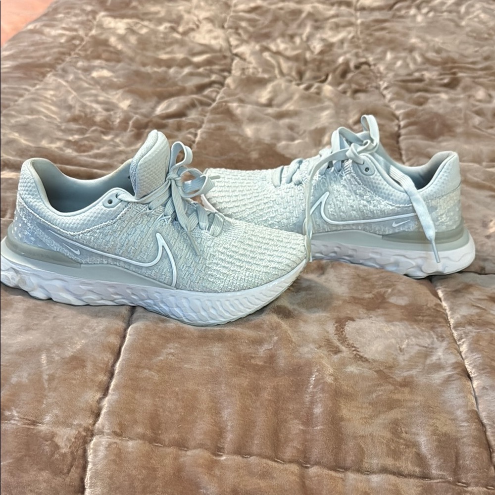 Nike Women's Sky Blue Athletic Sneakers